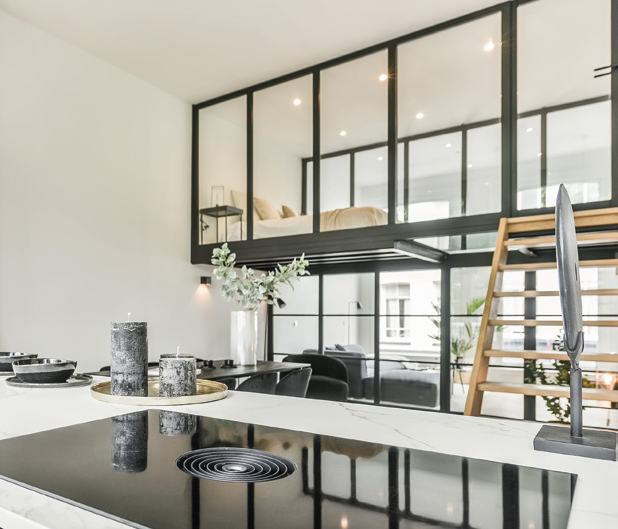 COSADE incorpora la serie CO INTERIOR a su gama de sistemas, con un diseño actual, tipo industrial, que da la posibilidad de proyectar diseños de interiorismo con una vista muy reducida de los perfiles, para un mayor aprovechamiento de la luz natural en espacios interiores.